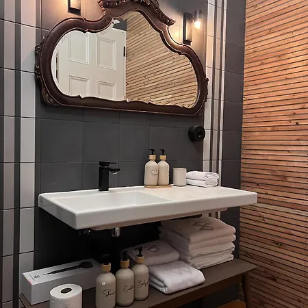 Hommage Apartment