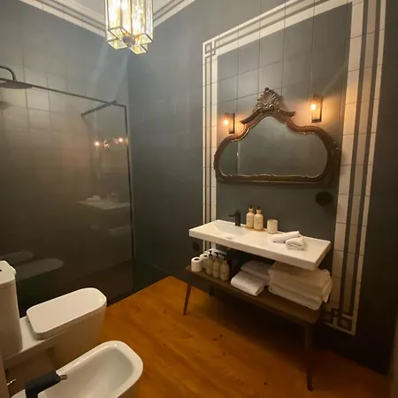 Hommage Apartment *